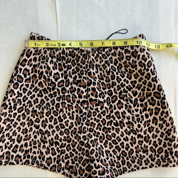 PrettyLittleThing Cheetah Print Shorts Size 4 - Picture 3 of 5